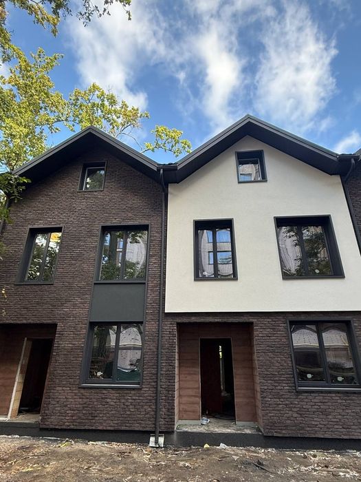 Таунхаус триповерхрвий Ірпінь Центр Розтермінування Центральні комунік