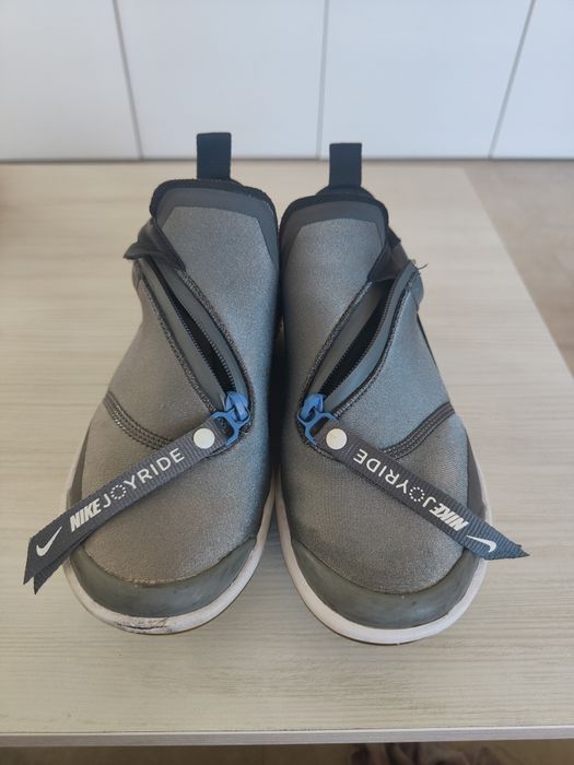Sapato cinzento Nike Joy Ride