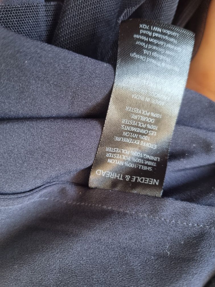 Piękna granatowa sukienka Needle&Thread rozmiar S 36