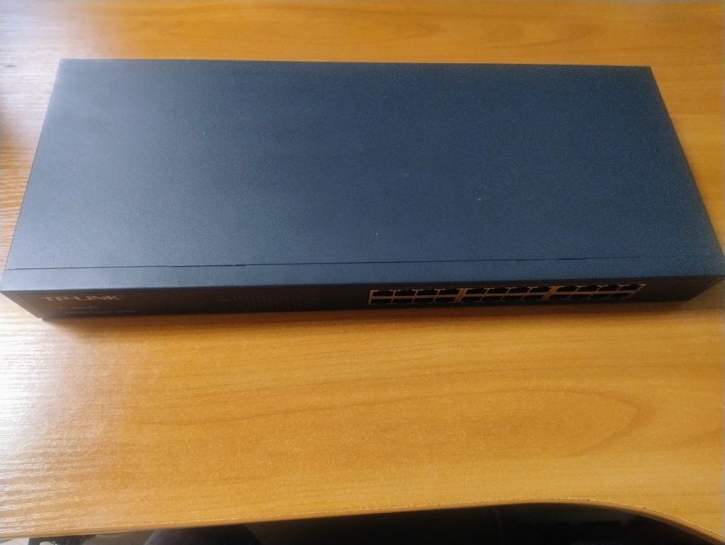 Комутатор  TP-link TL-SG1024