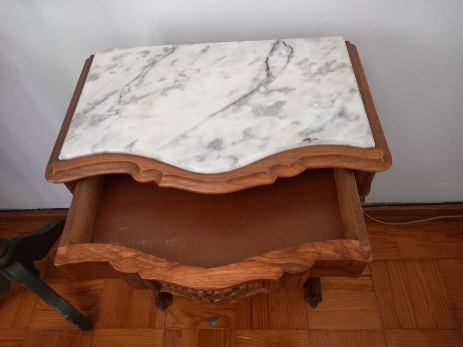 Consola em madeira maciça