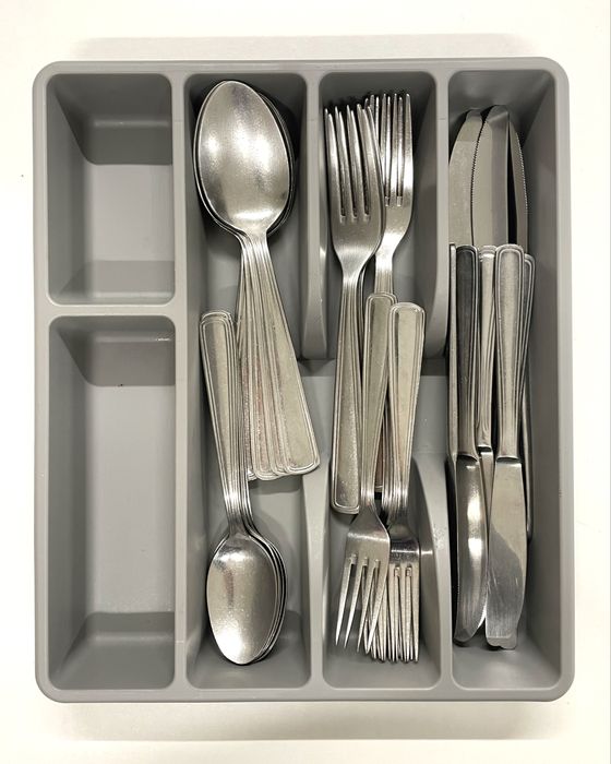 Faqueiro com conjuntos de 6 peças