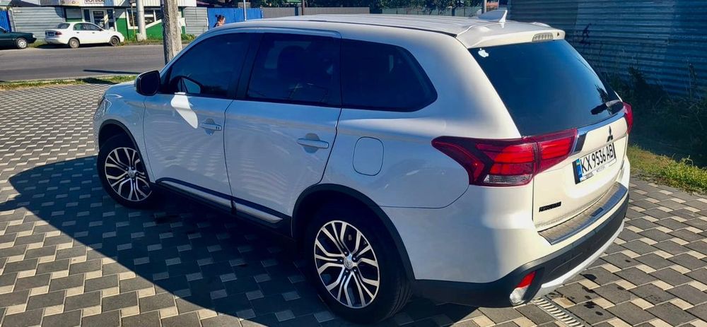 Mitsubishi outlender 2.4 газ/бенз. 7 місць. Повний привід