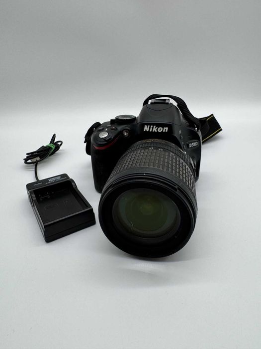 Lustrzanka  NIKON D5100 + OBIEKTYW 18-105MM + ŁAD od loombard milicz