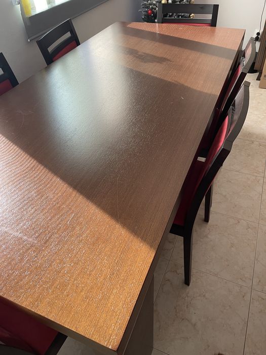 Mesa de sala em madeira
