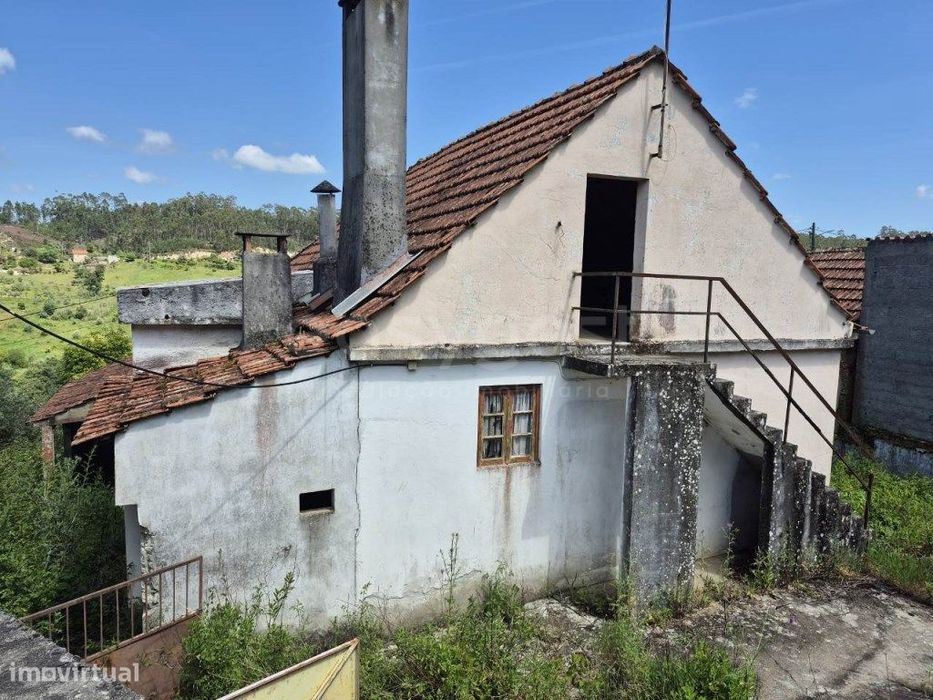 Moradia para reconstrução Amiais Santiago de Litém