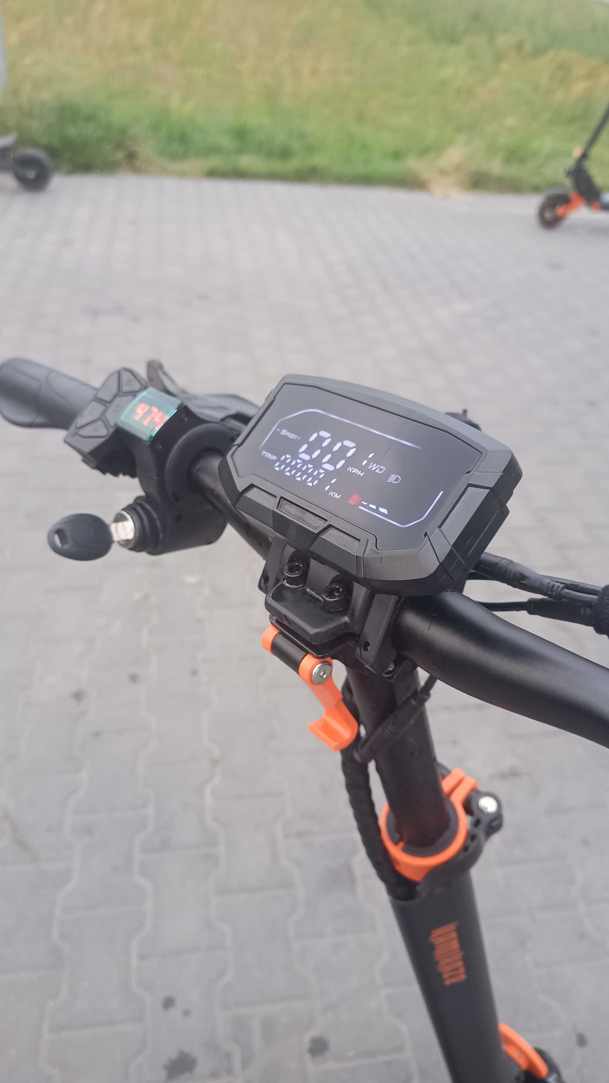 Hulajnoga elektryczna kamikaze k1 plus posiada gwarancję