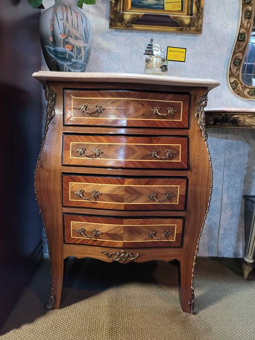 Pequena cómoda estilo Luis XV - óptimo estado e qualidade