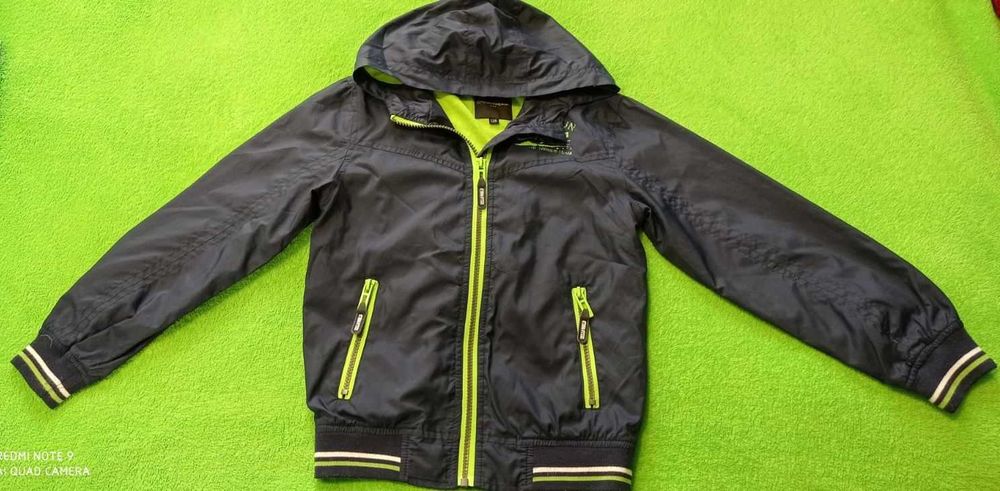 Куртка  вітровка