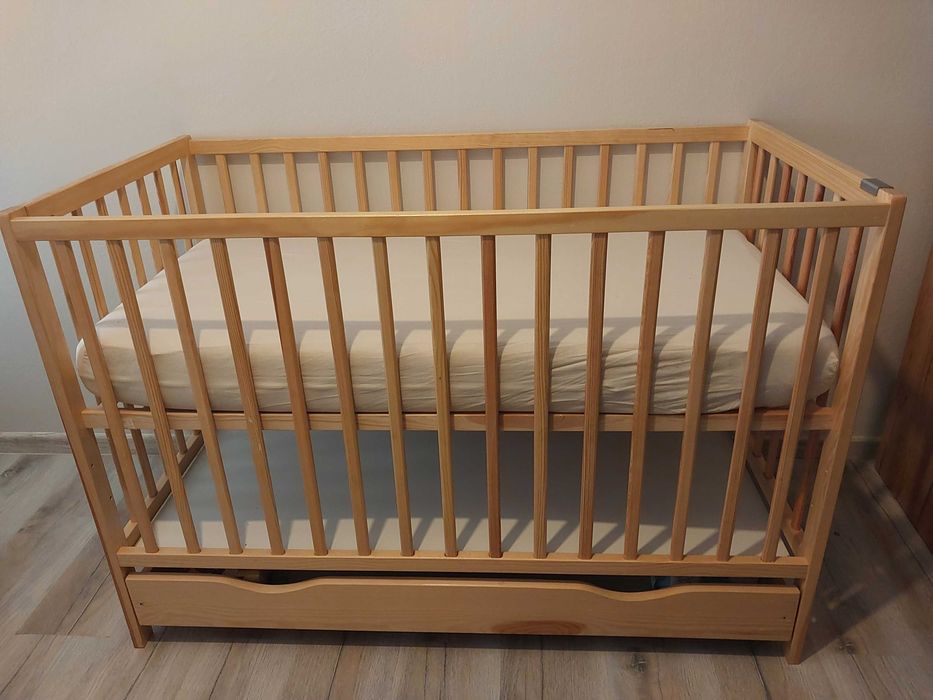 Łóżeczko dziecięce  120x60 z  nowym materacem