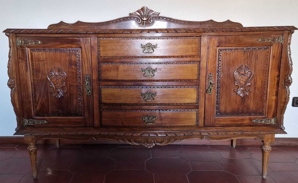 Mobília antiga de sala de jantar