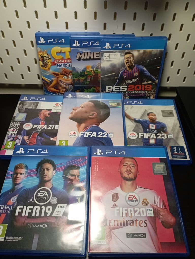 PS4 (como nova)-tudo incluido