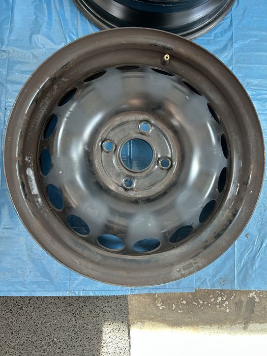 Felgi Stalowe Toyota R 15 4x100 otwór 56 mm Bardzo Ładne