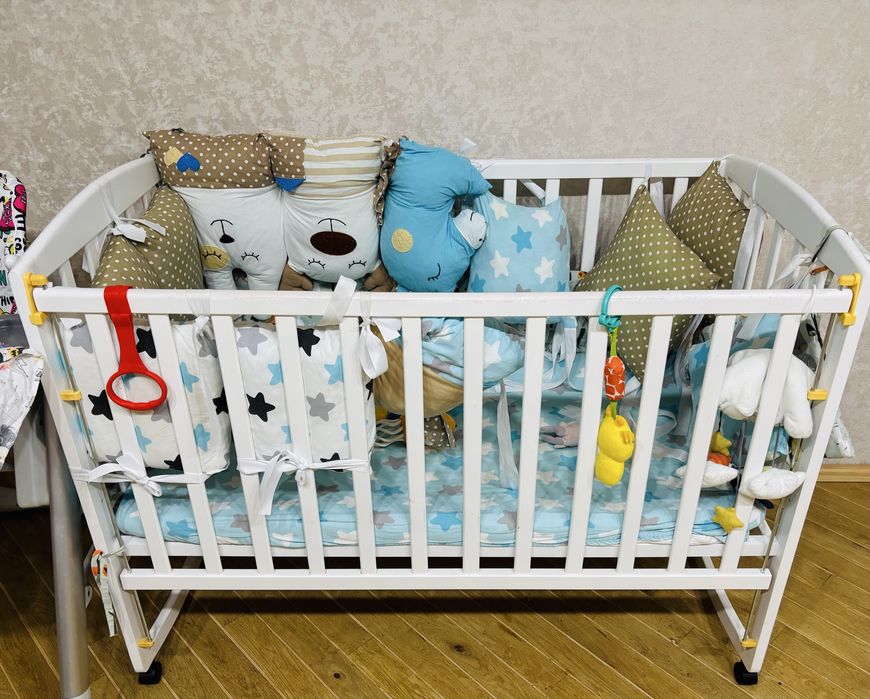 Продам кроватку для малыша+ подушки в подарунок