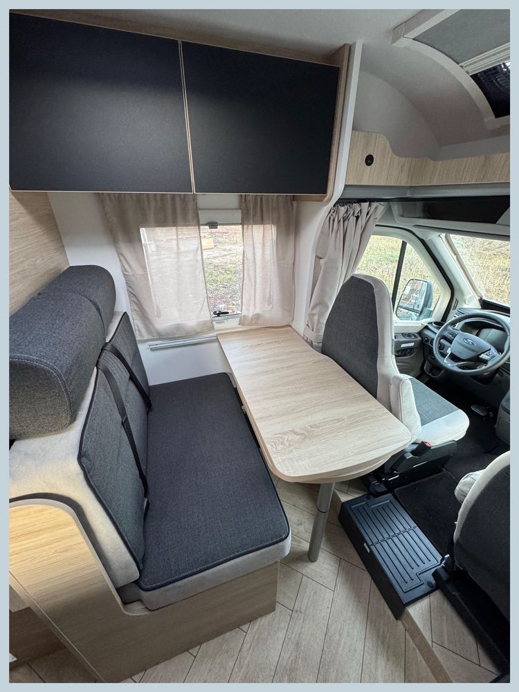 Kamper 4 osobowy / automat / półintegra / model 2025 rok