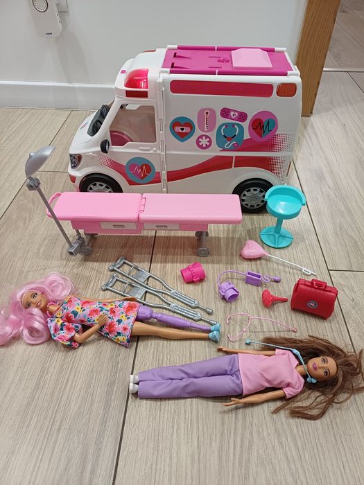 Barbie karetka mobilna klinika + 2 lalki
