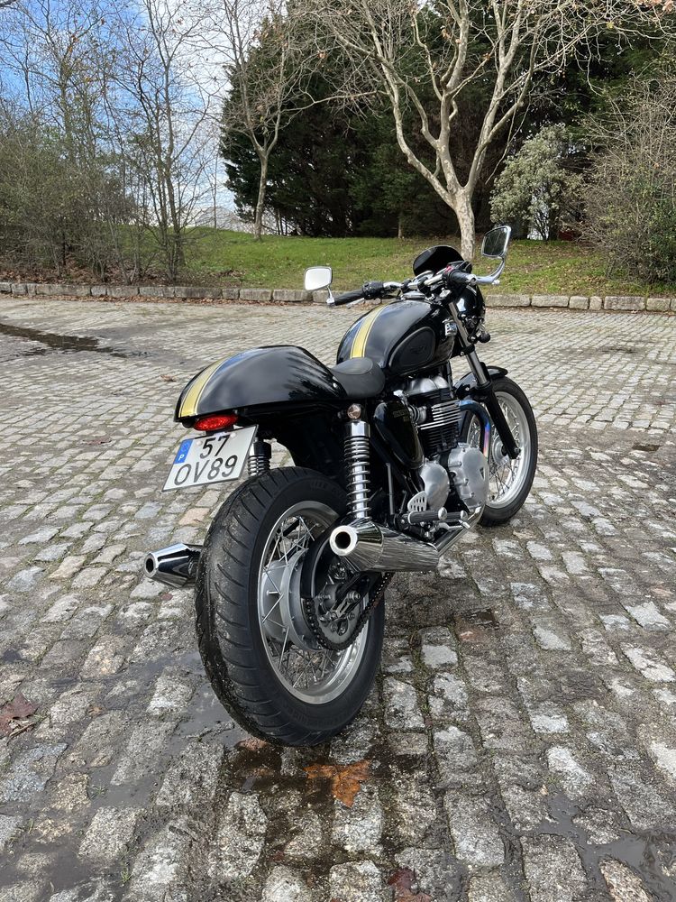 Triumph Thruxton 900