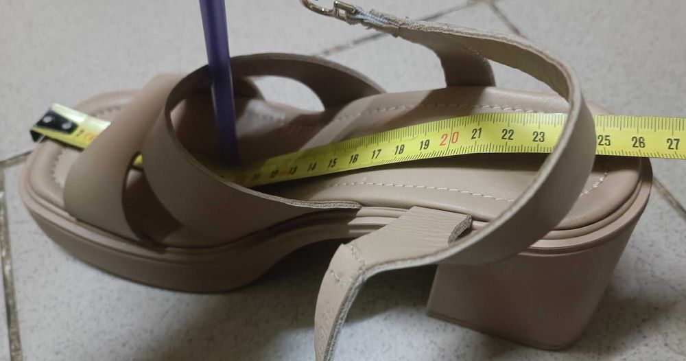 Шкіряні бежеві босоніжки жіночі 39р LONZA