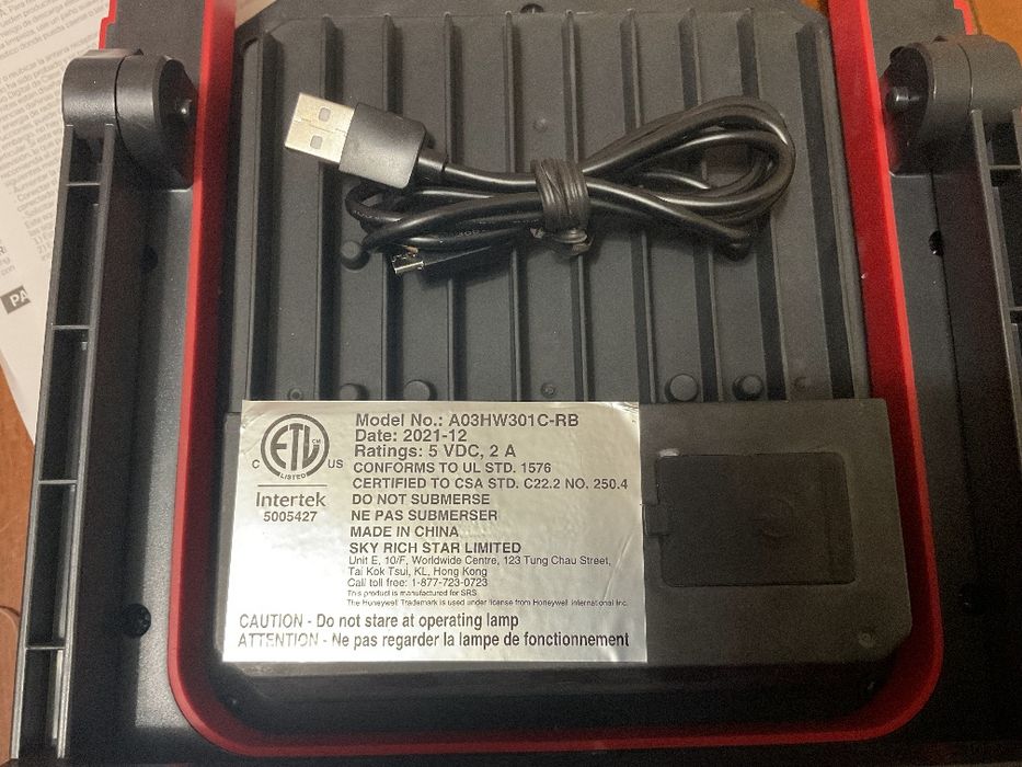 Прожектор акамуляторный led 3000 lumen