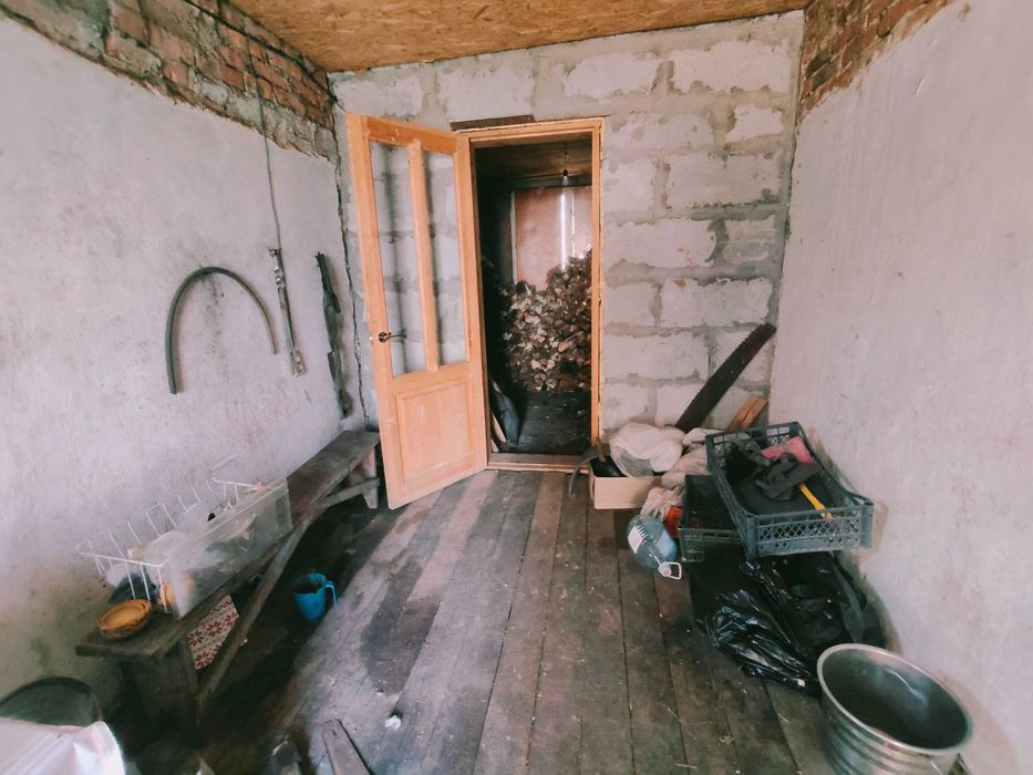 Бабинці - продам будинок цегляний з великою ділянкою !