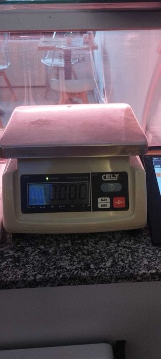Waga sklepowa w dobrym stanie technicznym