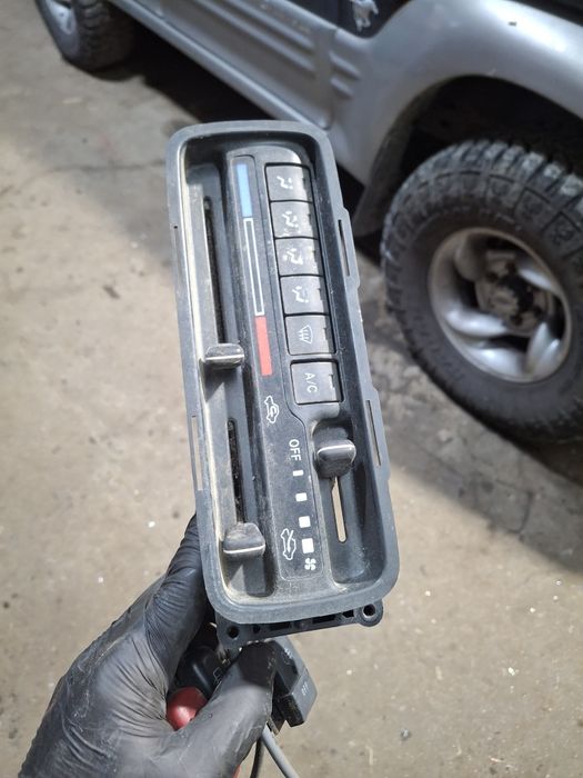 Panel nawiewów klimatyzacji ogrzewania Suzuki grand Vitara I