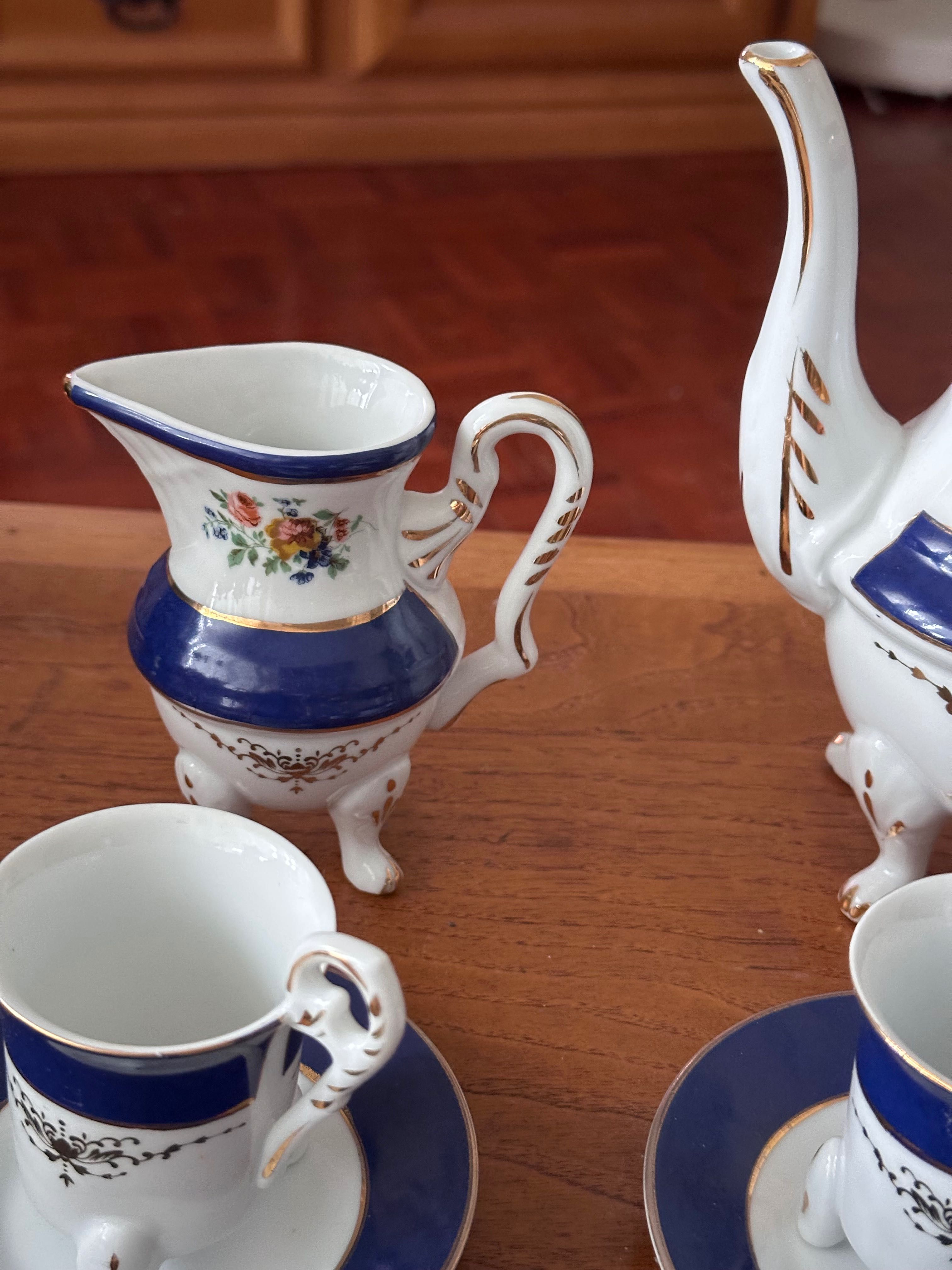 Conjunto de Chá em Porcelana Elegante à Venda