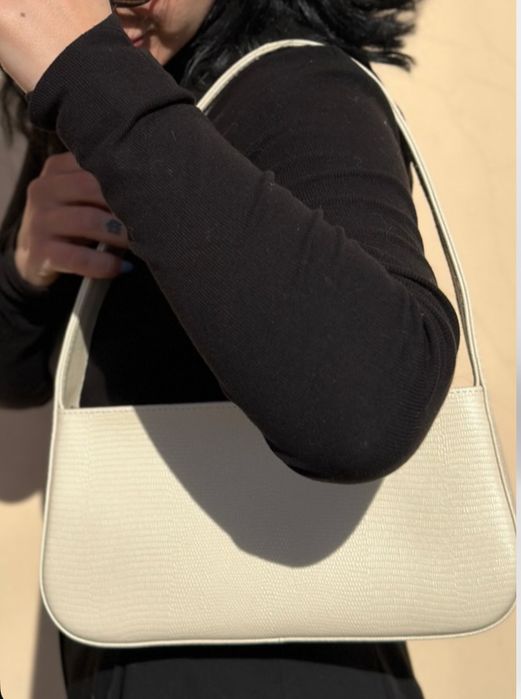 Молочна шкіряна сумка українського бренду bulavi