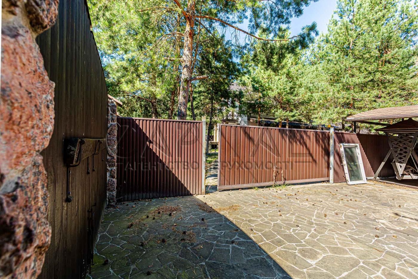 Пропонується у продаж будинок 314 м2 з власним ліфтом) 25 соток