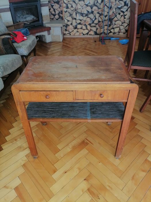 PRL stolik z szufladami