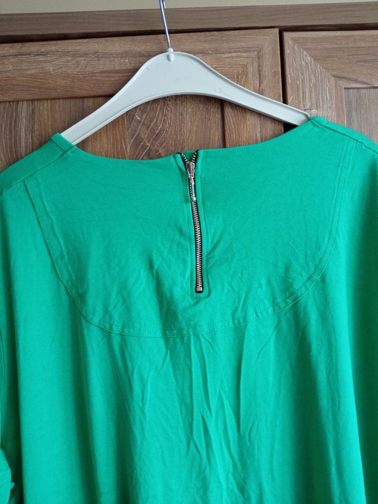 Bluzka zielona z ozdobnymi zameczkami
