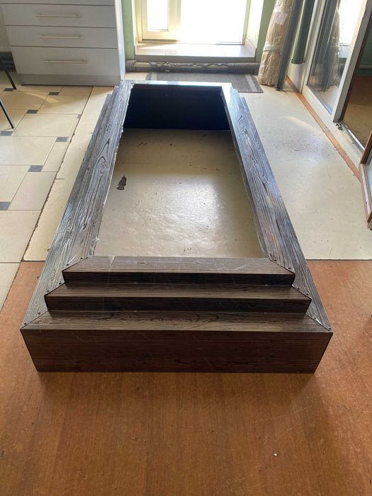 Надгробок, гробівець металевий на цвинтар