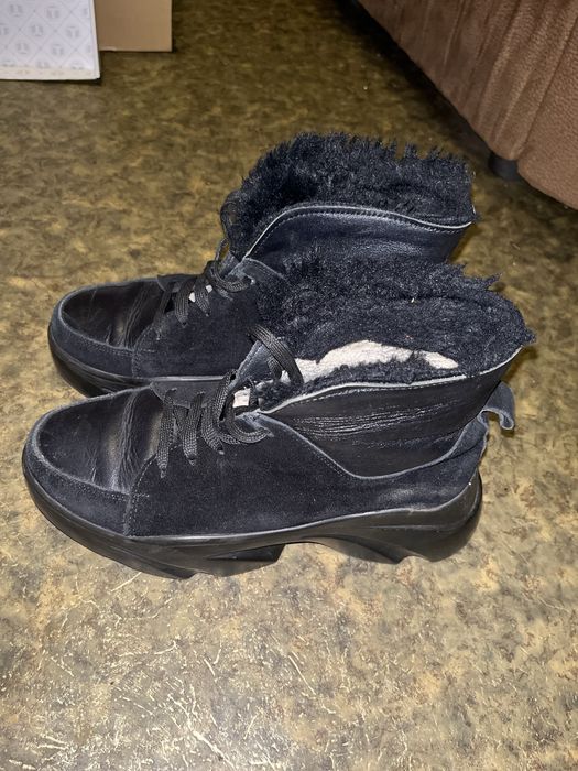 Жіночі зимові черевики з натуральної замші та шкіри