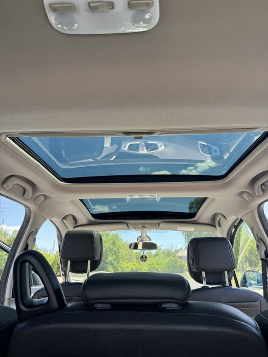 Автомобиль Рено Grand Scenic