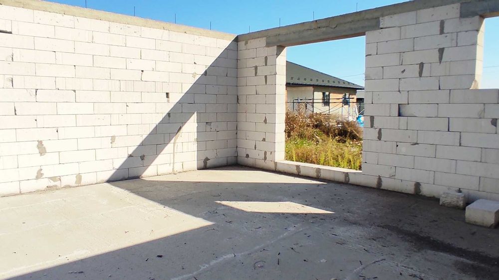 Продається ділянка з недобудованим будинком КМ "Міжріччя"