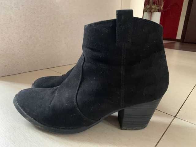 Czarne zamszowe botki Dorothy Perkins rozmiar 36