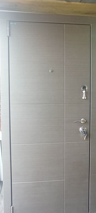 Продам входную дверь/ Продам вхідні двері