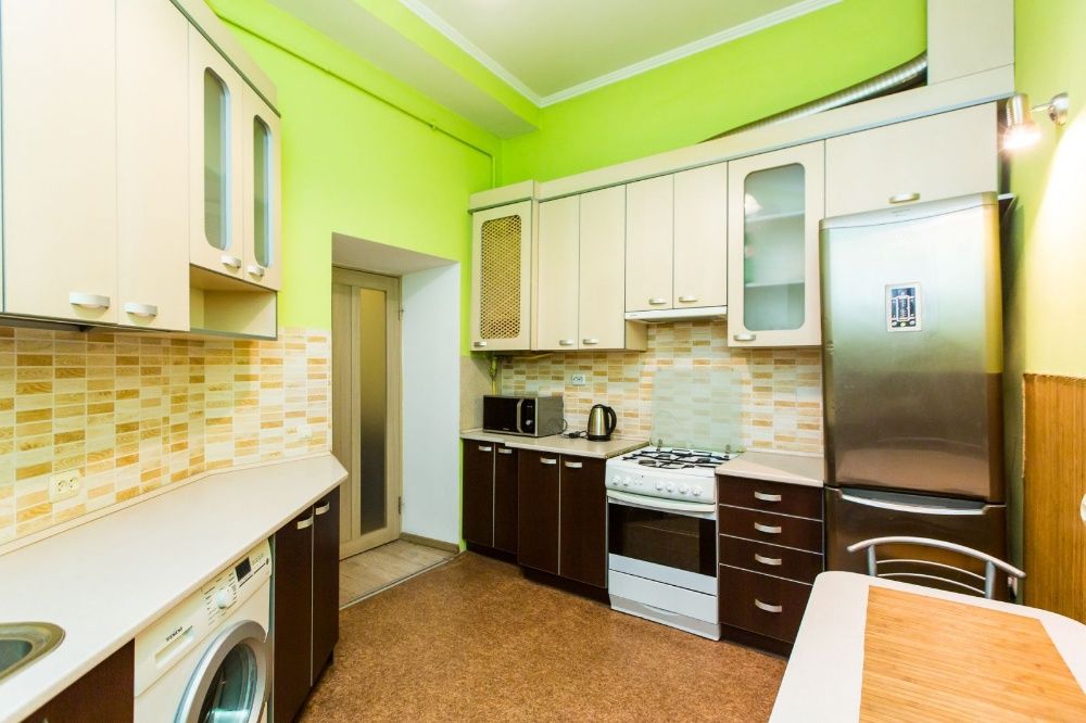 Двохкімнатна квартира подобово, погодинно, в ближньому центрі