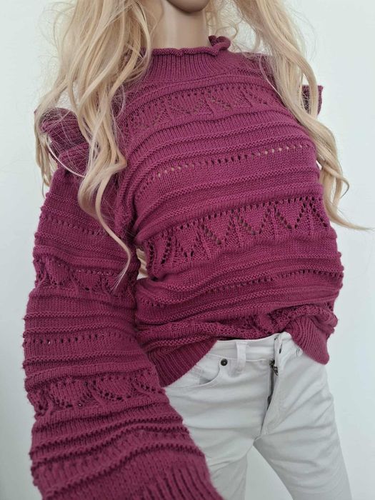 Śliczny sweter z bufiastymi rękawami, ażurowy
