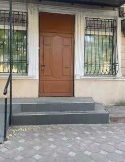 Продам фасадное помещение в р-не Нового рынка.