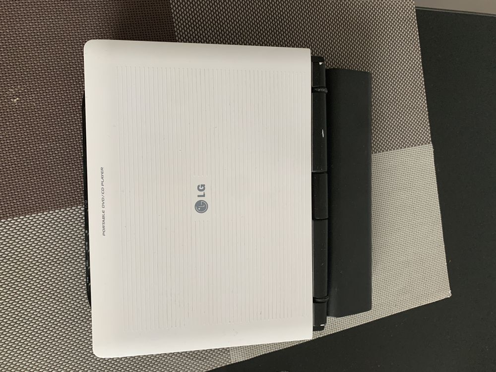 Портативный dvd lg dp281p