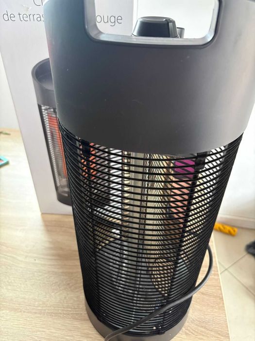 Stojący grzejnik promiennikowy 360 stopni, moc 600/1200 W