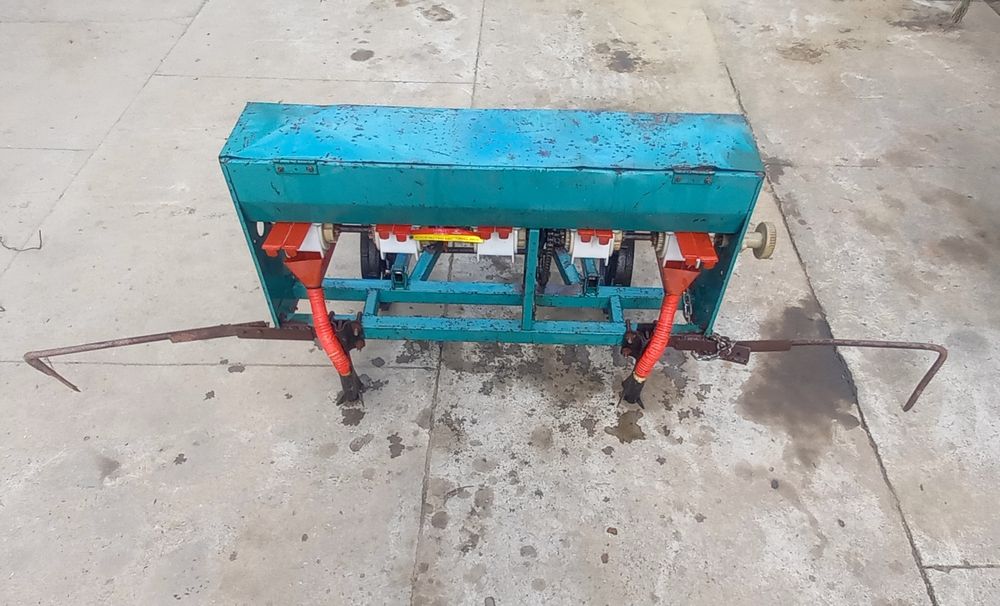 Сівалка для кукурудзи до мотоблока