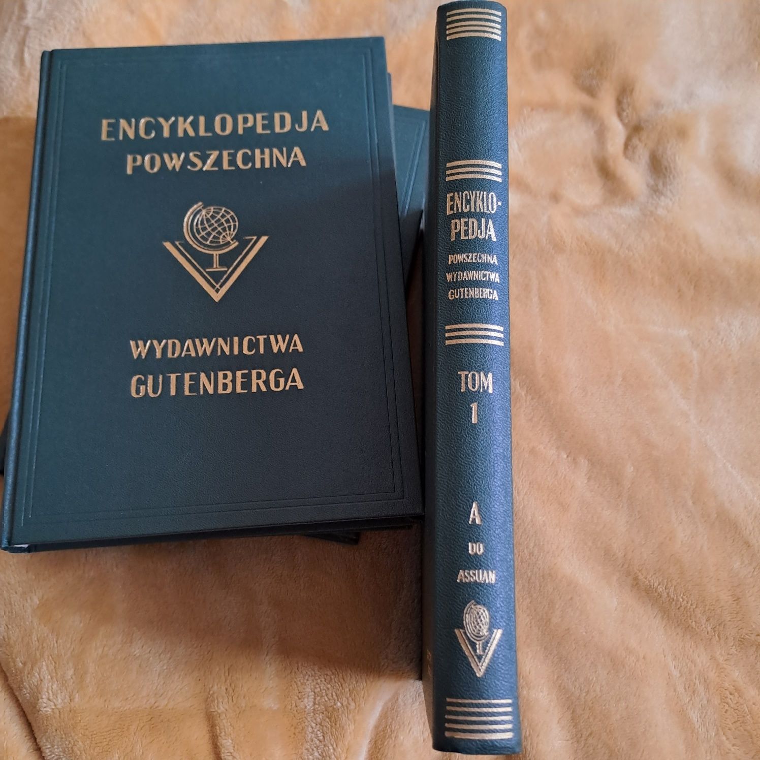 Encyklopedia powszechna wydawnictwa Gutenberga Tom 1