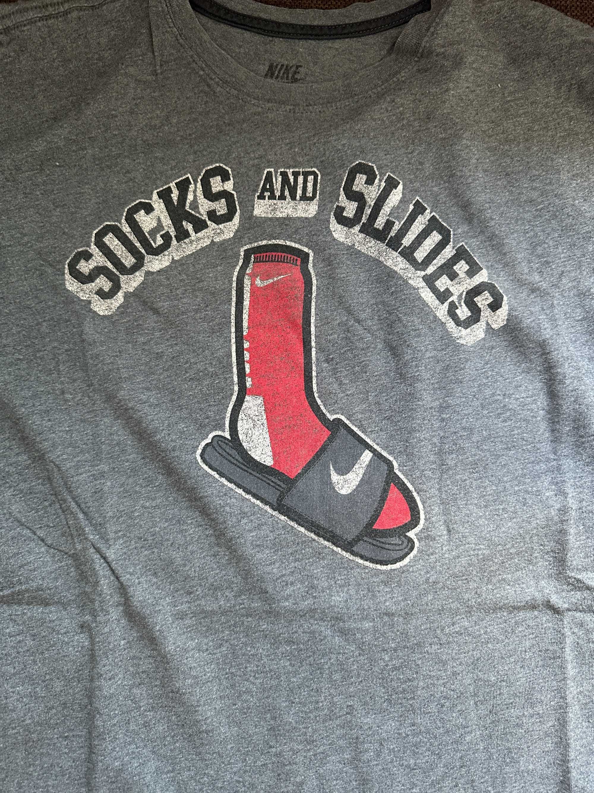 Szara koszulka Nike - Socks and Slides - XL