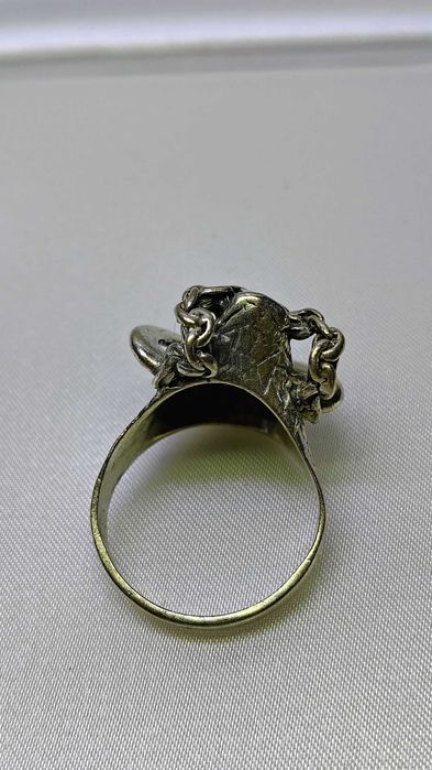 Srebrny sygnet - potwór z łańcuchem - 925 - nr 028