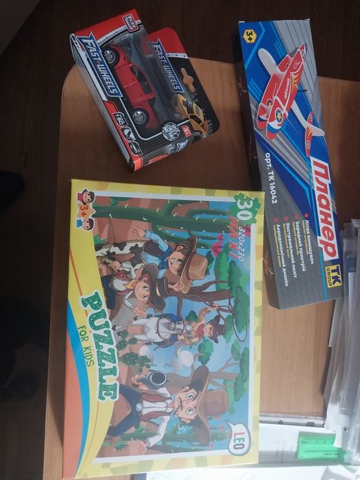 Дитячі іграшки різні, для хлопчика. Конструктор, термос,