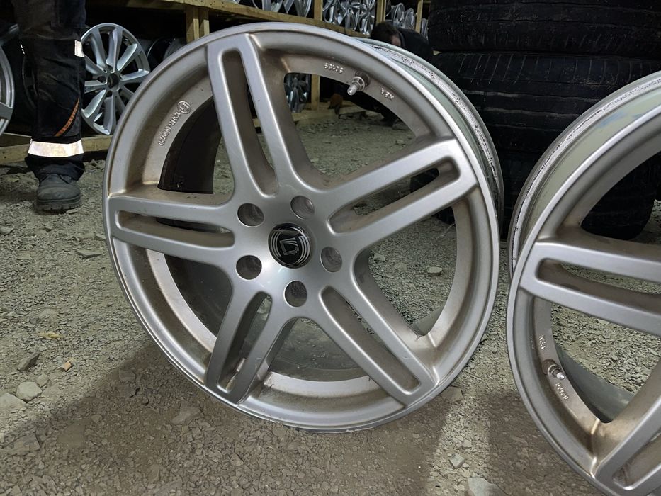Універсальні диски 5/112 R17 8J ET28 гарний дизайн, стан супер