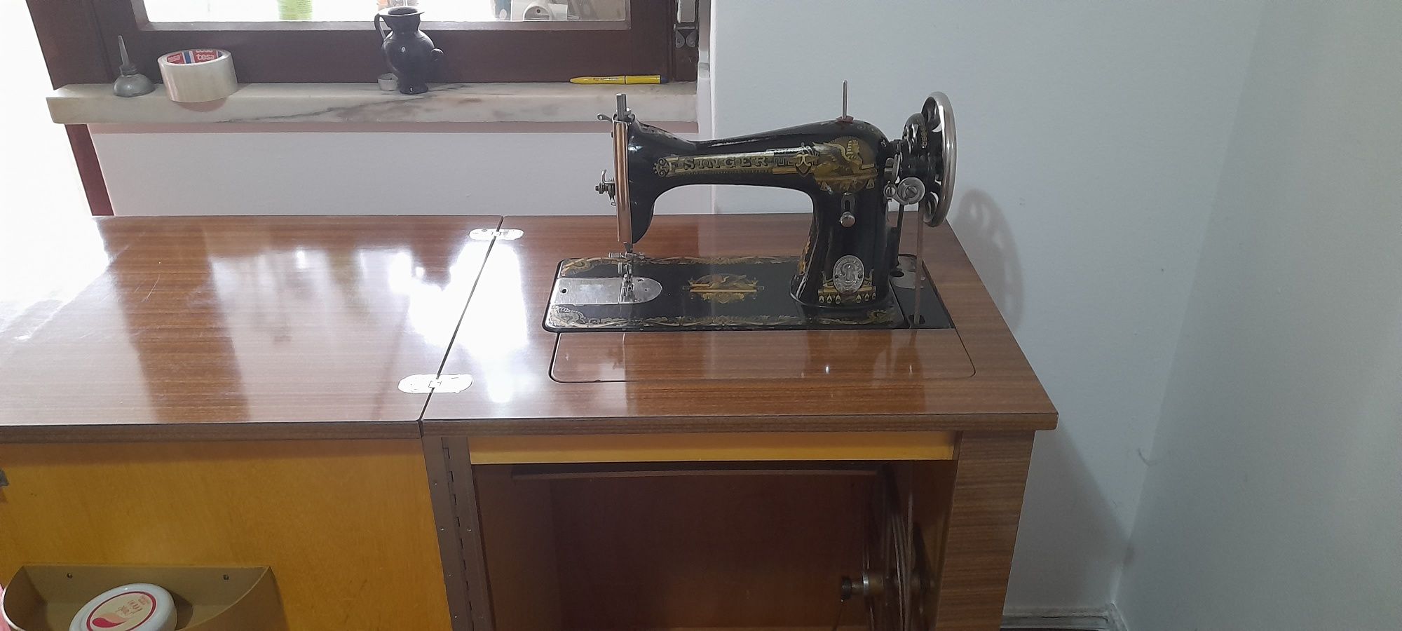 Maquina de costura Singer com movel