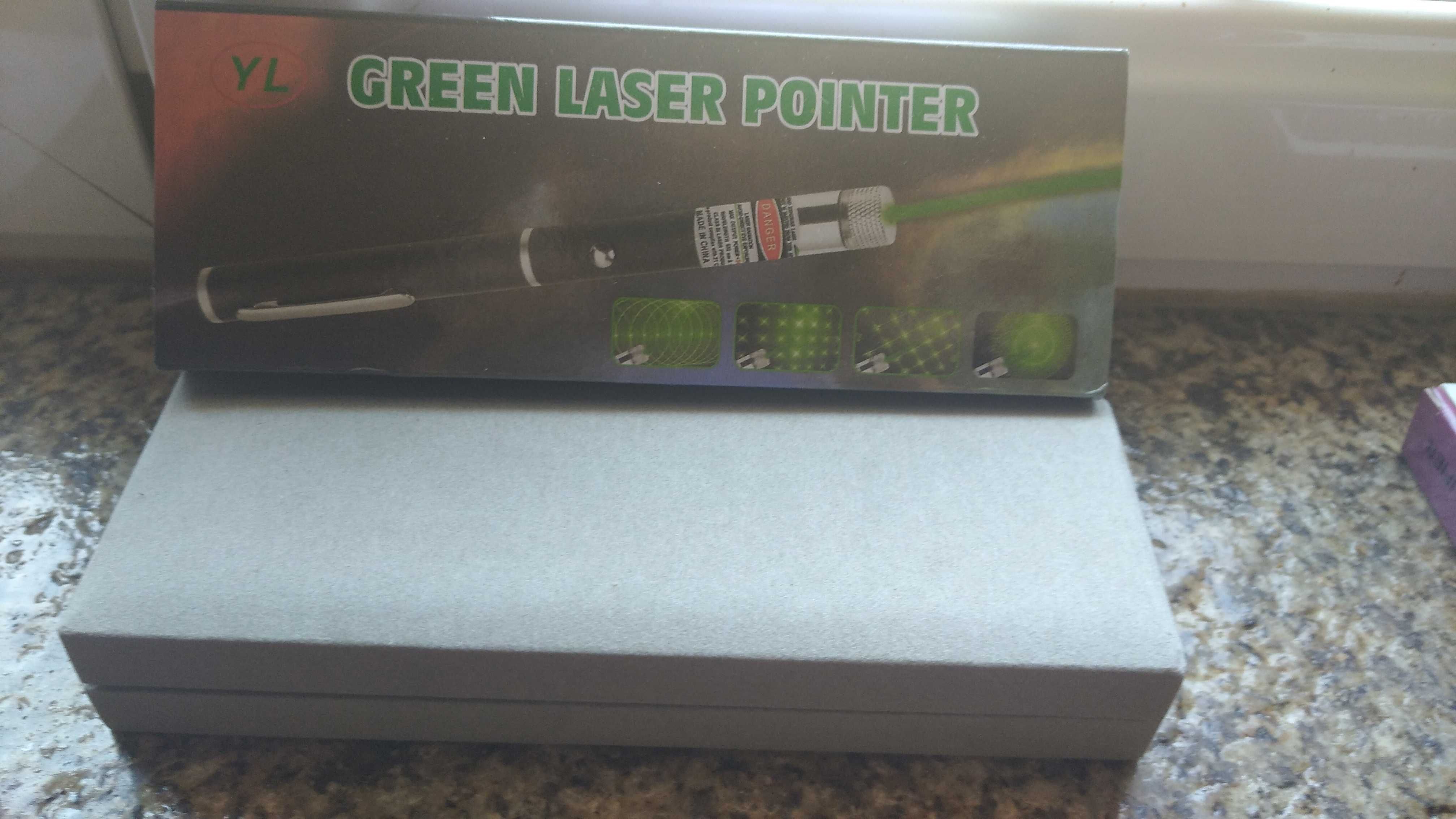 Apontador Laser verde 4mw 6 em 1 + 5 tampas de padrões + caixa